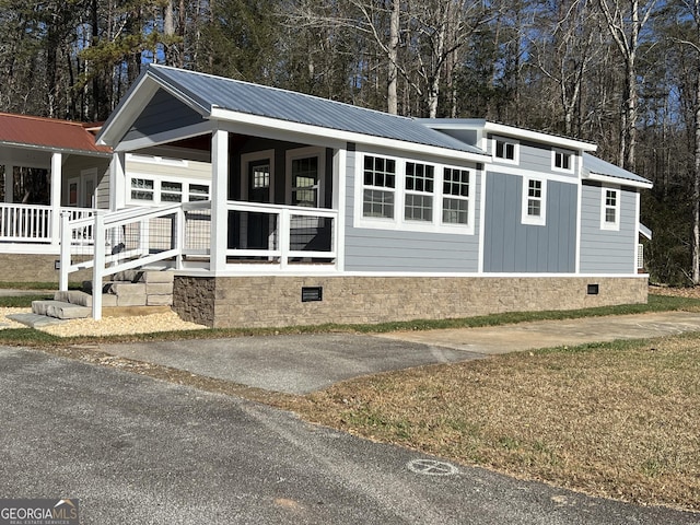 view of front facade with covered porch