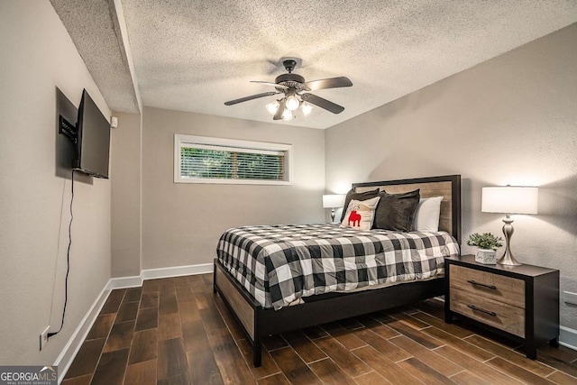 bedroom featuring ceiling fan and a textured ceiling