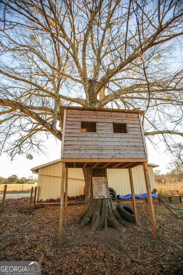 view of outdoor structure