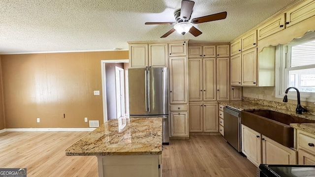 444 Agape Rd, Carrollton, GA 30116 - kitchen with stainless steel appliances, a sink, a ceiling fan, a textured ceiling, and light wood-type flooring