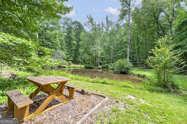 view of yard featuring a water view