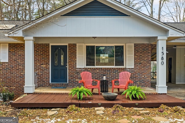 entrance to property featuring a porch