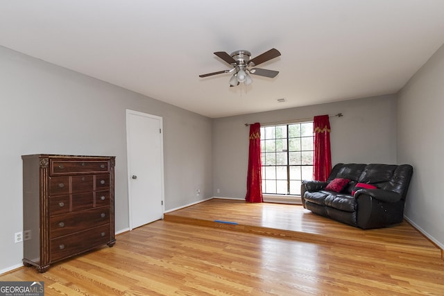 sitting room featuring light hardwood / wood-style floors and ceiling fan