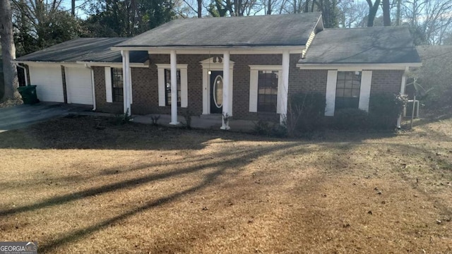 view of front facade with a garage and a front lawn