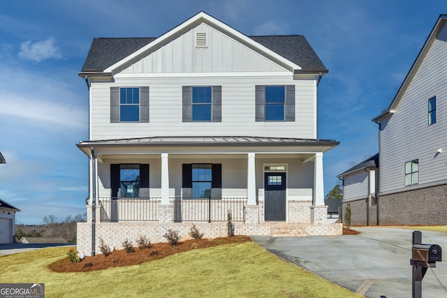 view of front facade with a porch and a front yard