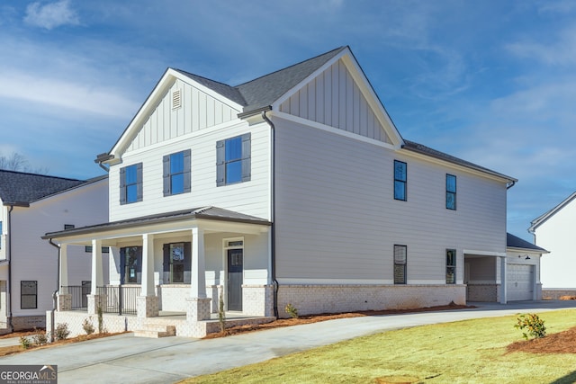 craftsman inspired home with a garage, a front yard, and covered porch