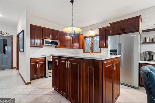 kitchen featuring tasteful backsplash, decorative light fixtures, stainless steel appliances, and a center island