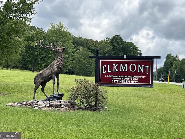 community sign featuring a lawn