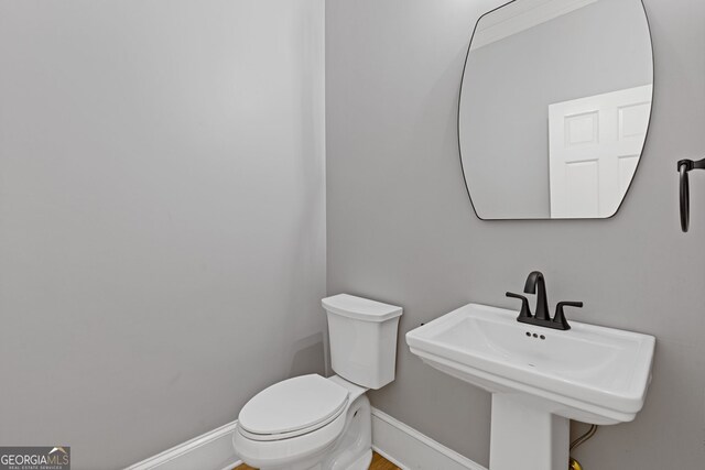 bathroom featuring sink and toilet