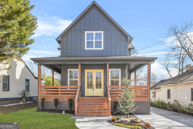 view of front of house featuring a porch and a front yard