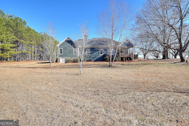 view of front of property with a front yard