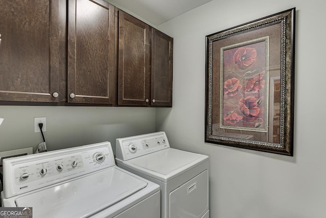 washroom featuring cabinets and washing machine and dryer