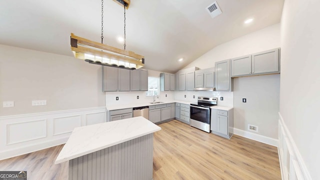 kitchen featuring sink, gray cabinetry, hanging light fixtures, light wood-type flooring, and appliances with stainless steel finishes