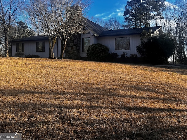 ranch-style house with a front yard