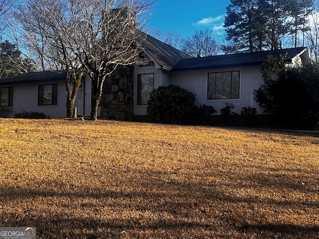 exterior space featuring a yard