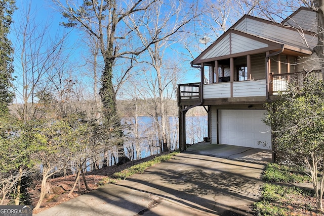 view of front of house featuring a balcony and a garage