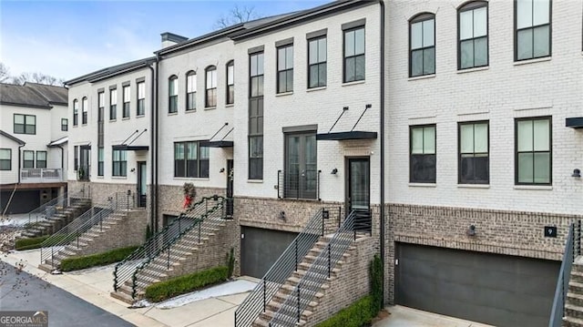 townhome / multi-family property featuring a garage