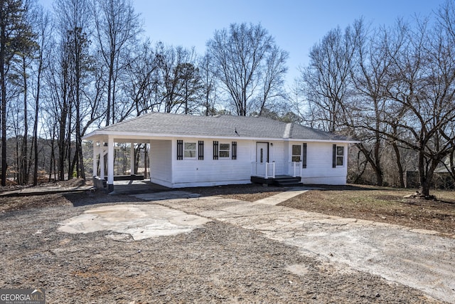 view of front facade with a carport