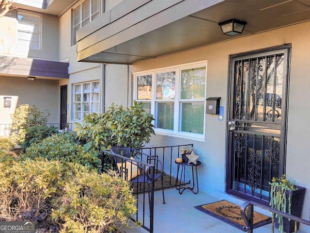 property entrance featuring stucco siding