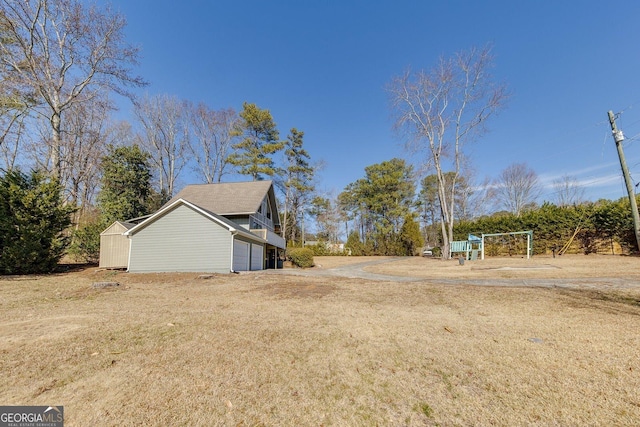 view of yard with a garage