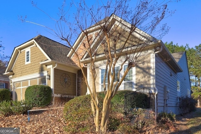 view of front facade featuring a garage