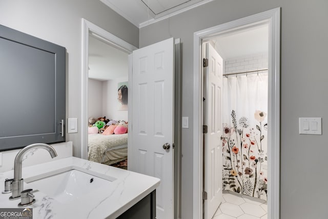 washroom featuring sink and ornamental molding