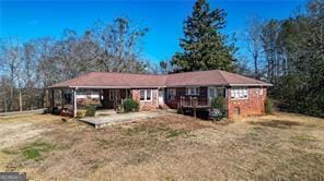 view of front of house with a front yard