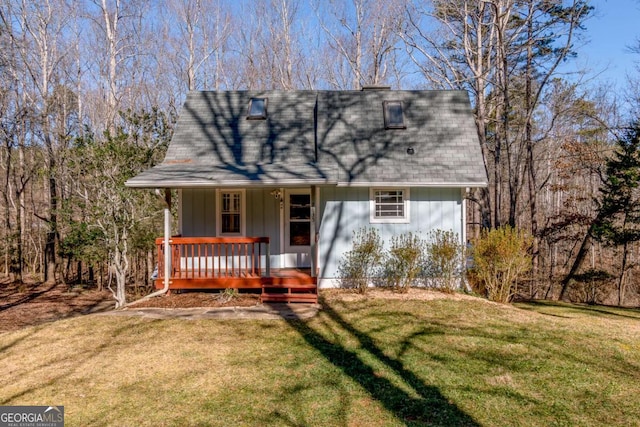 view of front of house with a front yard