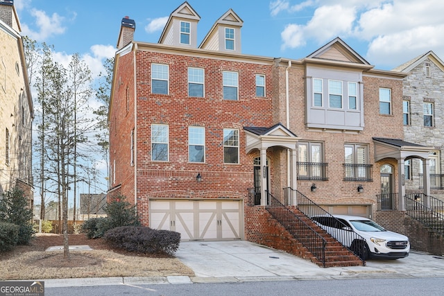 view of front facade featuring a garage