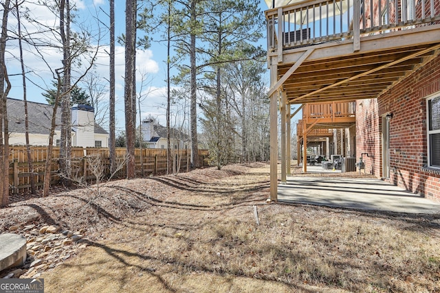 view of yard featuring a patio area