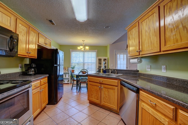 kitchen featuring sink, an inviting chandelier, stainless steel appliances, light tile patterned flooring, and decorative light fixtures