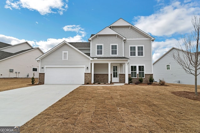 craftsman inspired home featuring a front lawn