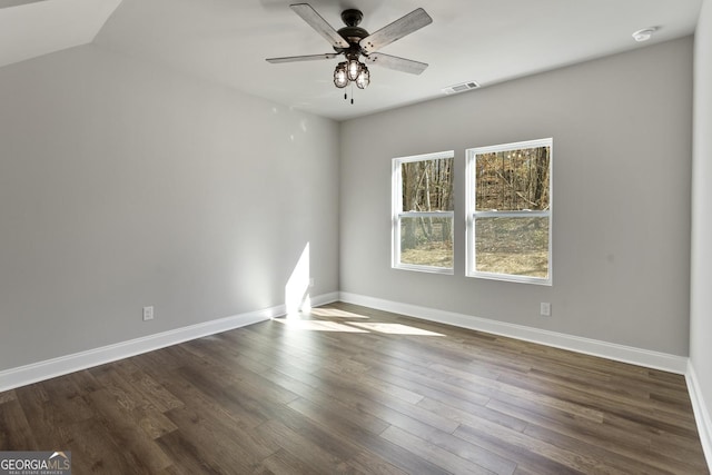 spare room featuring dark wood-type flooring and ceiling fan