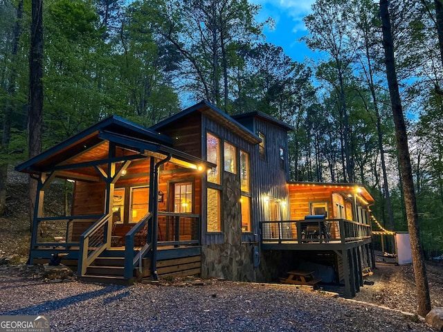 view of front of property featuring covered porch