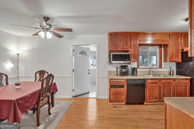 kitchen featuring ceiling fan, sink, light hardwood / wood-style floors, and black appliances