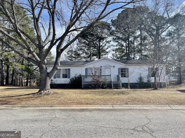 view of front facade with a front lawn