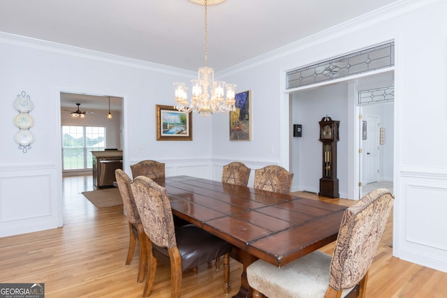 dining space with crown molding, an inviting chandelier, and light hardwood / wood-style flooring