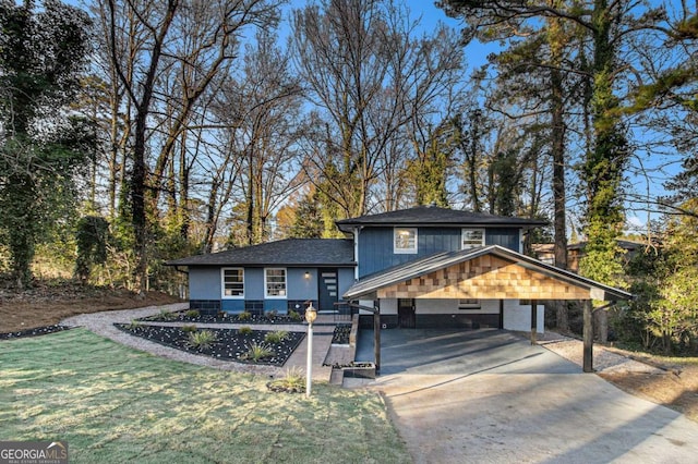 view of front of property with a carport