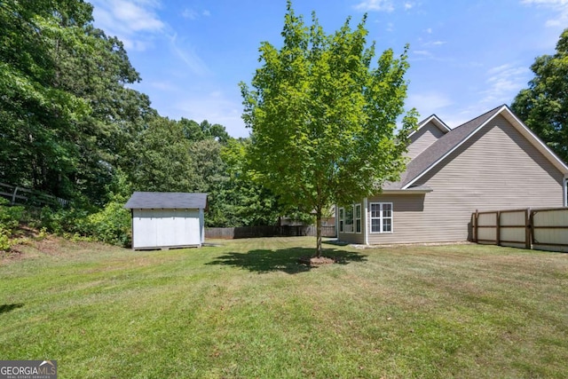 view of yard with a shed