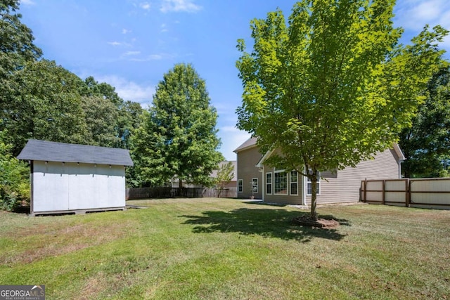 view of yard with a storage shed