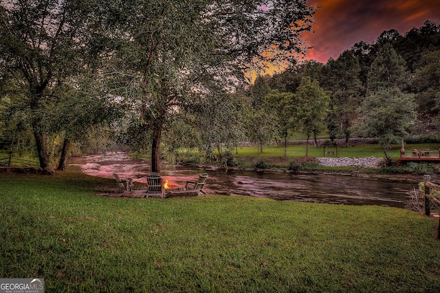 view of yard at dusk