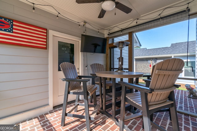 sunroom / solarium featuring ceiling fan