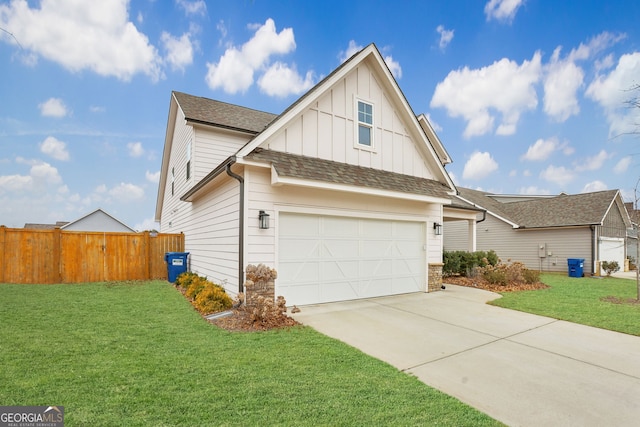 view of front of house featuring a garage and a front yard