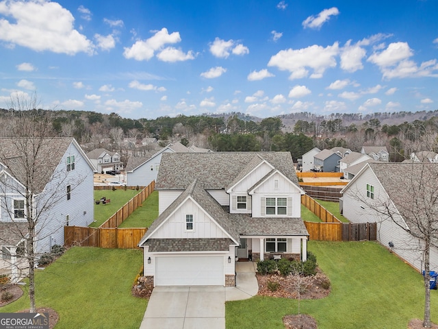 view of front of property featuring a front lawn