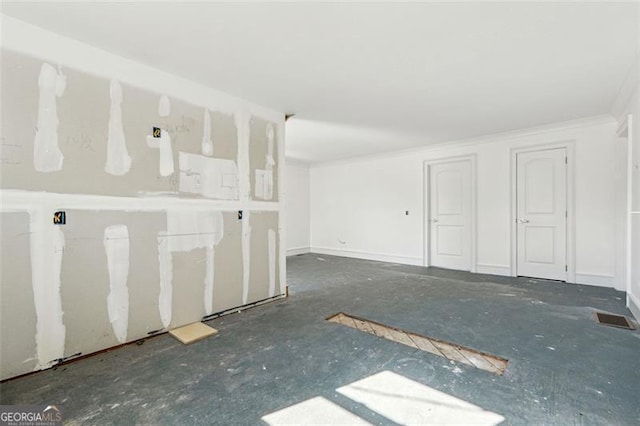 empty room with crown molding