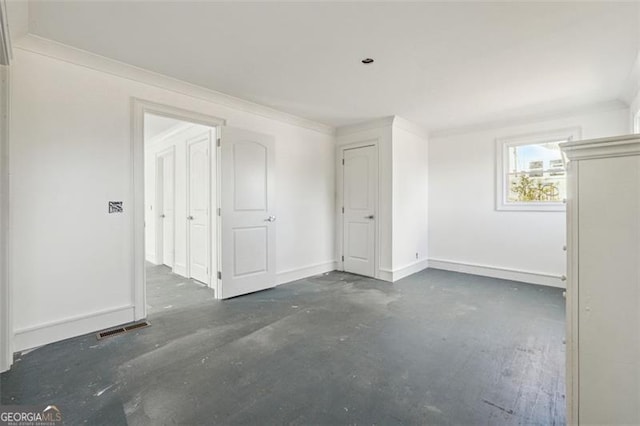 empty room with crown molding