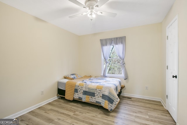 bedroom featuring light hardwood / wood-style floors and ceiling fan