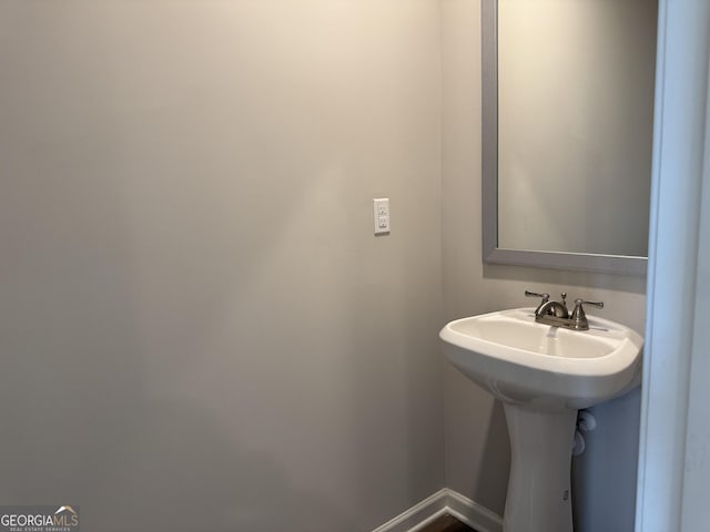 bathroom featuring sink