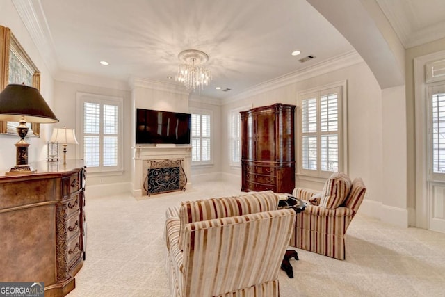 living room with crown molding, light carpet, and a notable chandelier