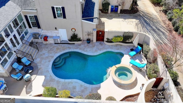 view of swimming pool with an in ground hot tub and a patio area